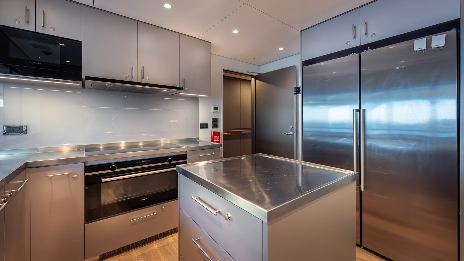 2024-silver-yachts-118-cc3044