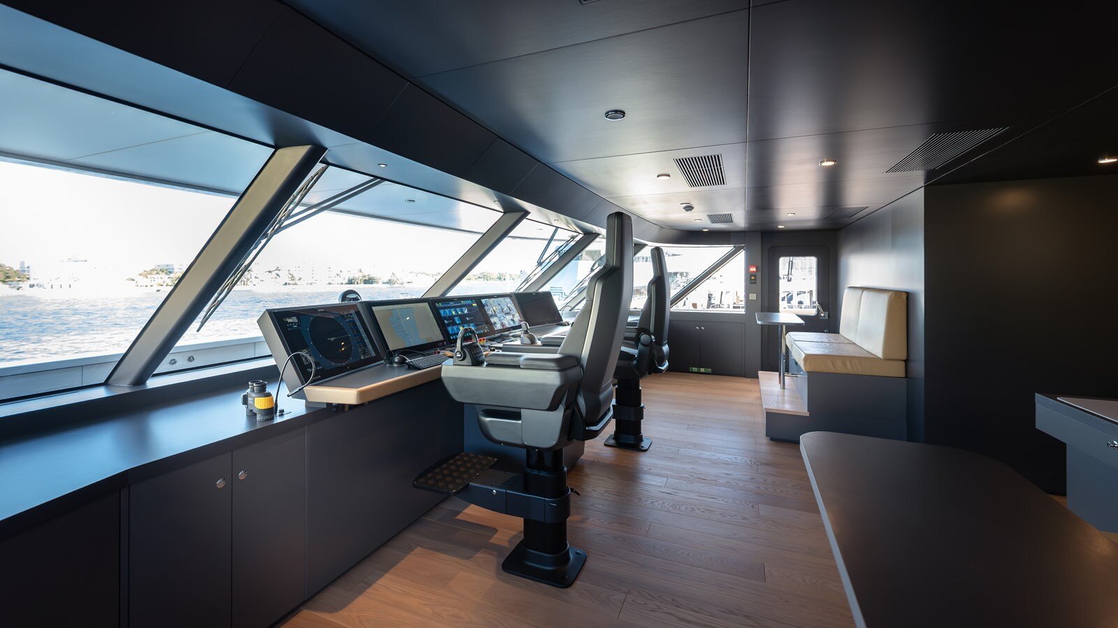 2024-silver-yachts-118-cc3044