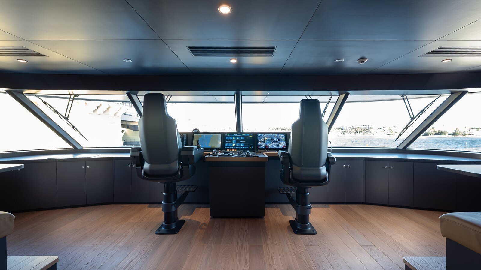 2024-silver-yachts-118-cc3044