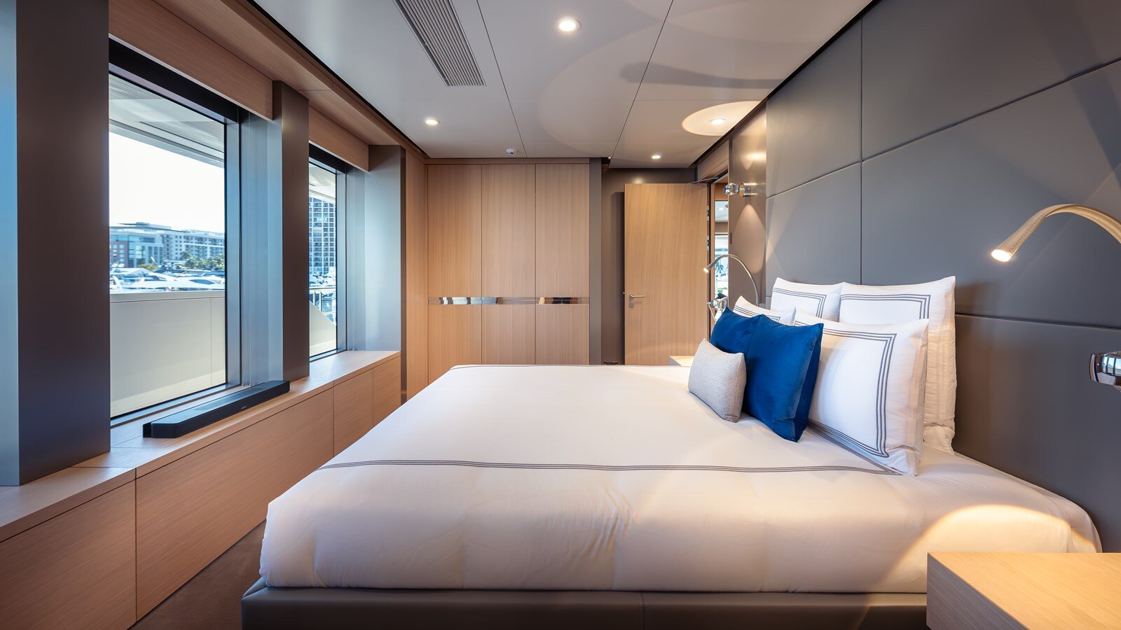 2024-silver-yachts-118-cc3044