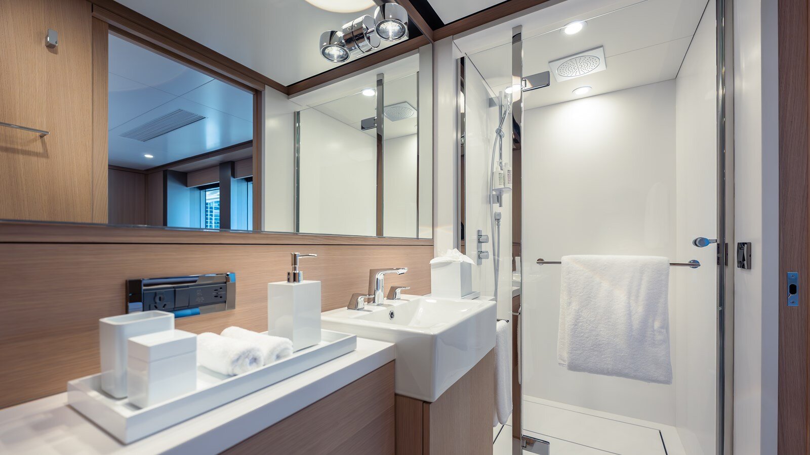 2024-silver-yachts-118-cc3044