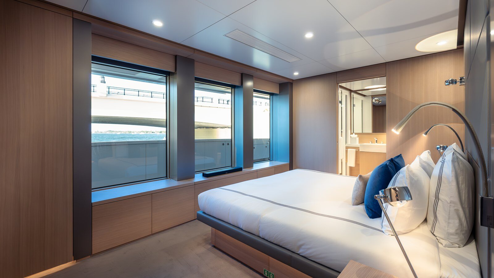 2024-silver-yachts-118-cc3044