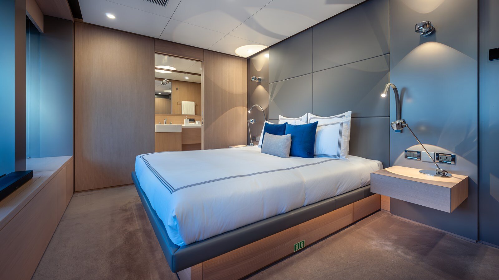 2024-silver-yachts-118-cc3044