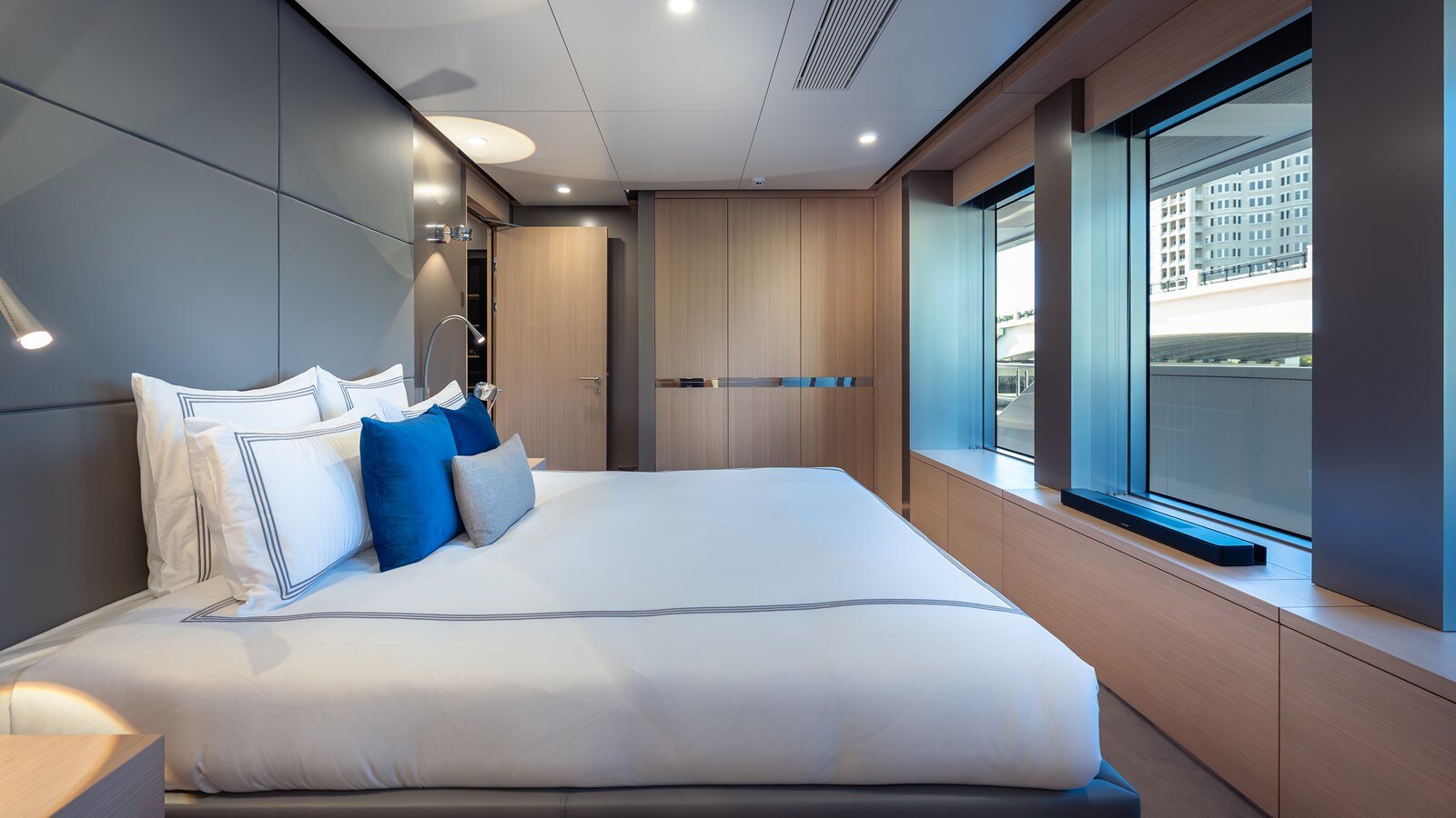 2024-silver-yachts-118-cc3044