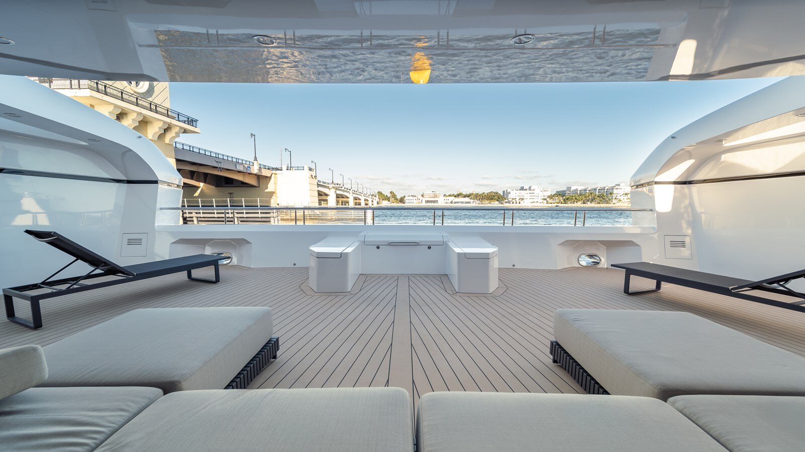 2024-silver-yachts-118-cc3044