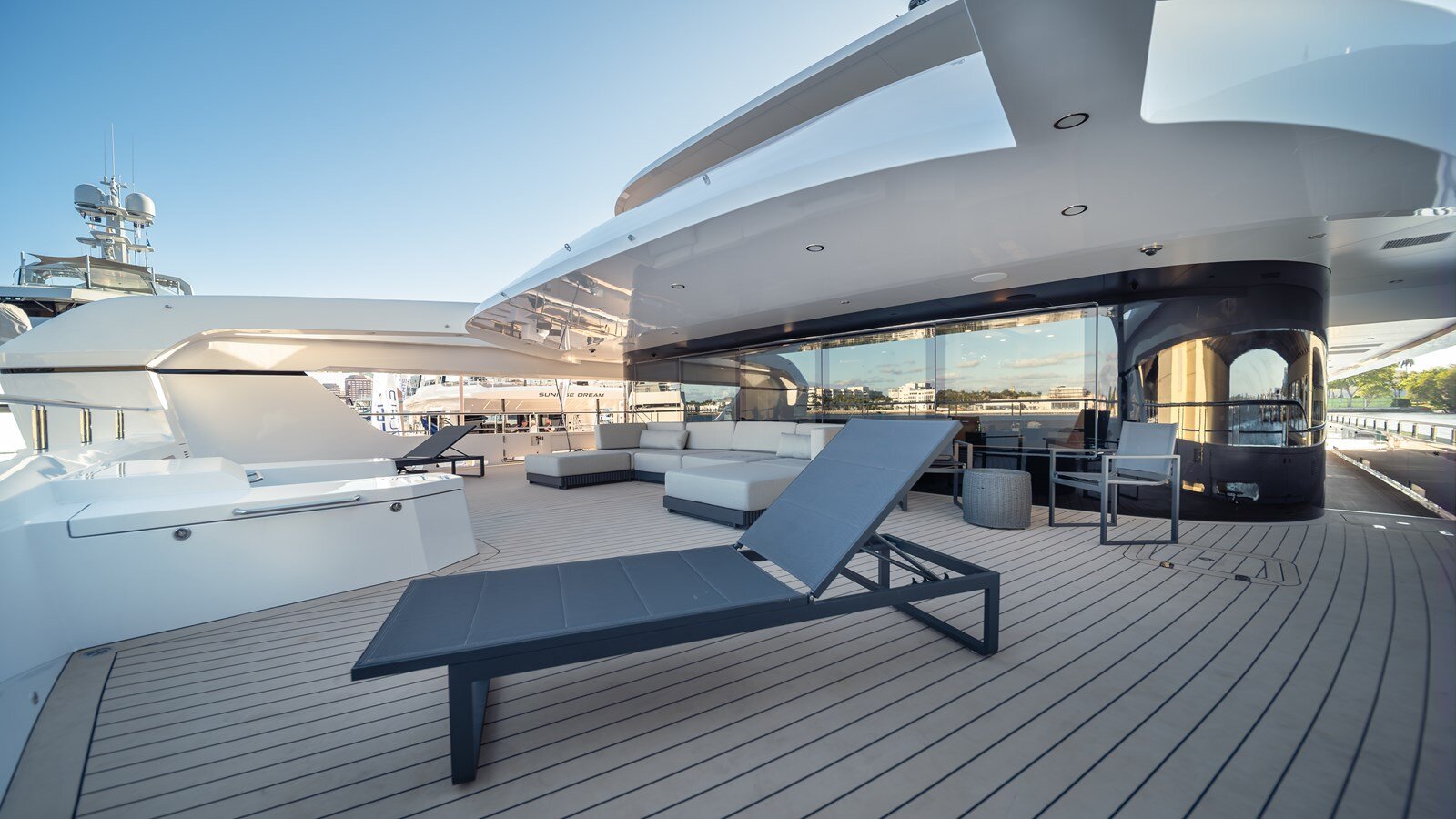 2024-silver-yachts-118-cc3044