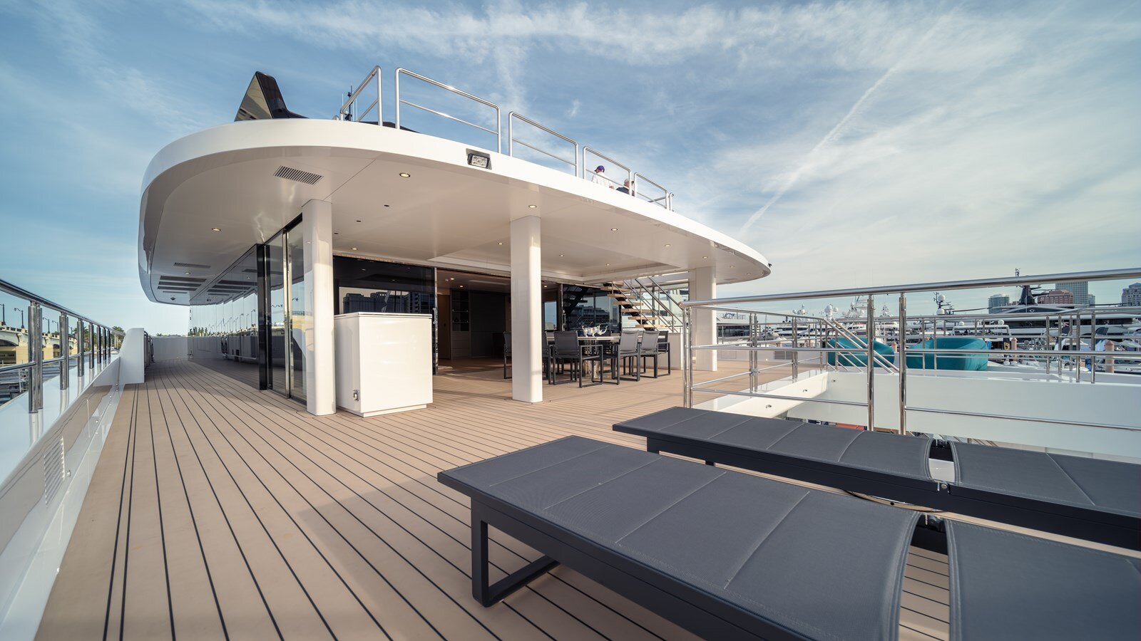 2024-silver-yachts-118-cc3044