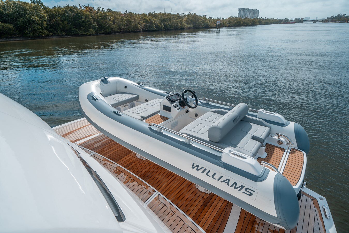 2024 SUNSEEKER 68'