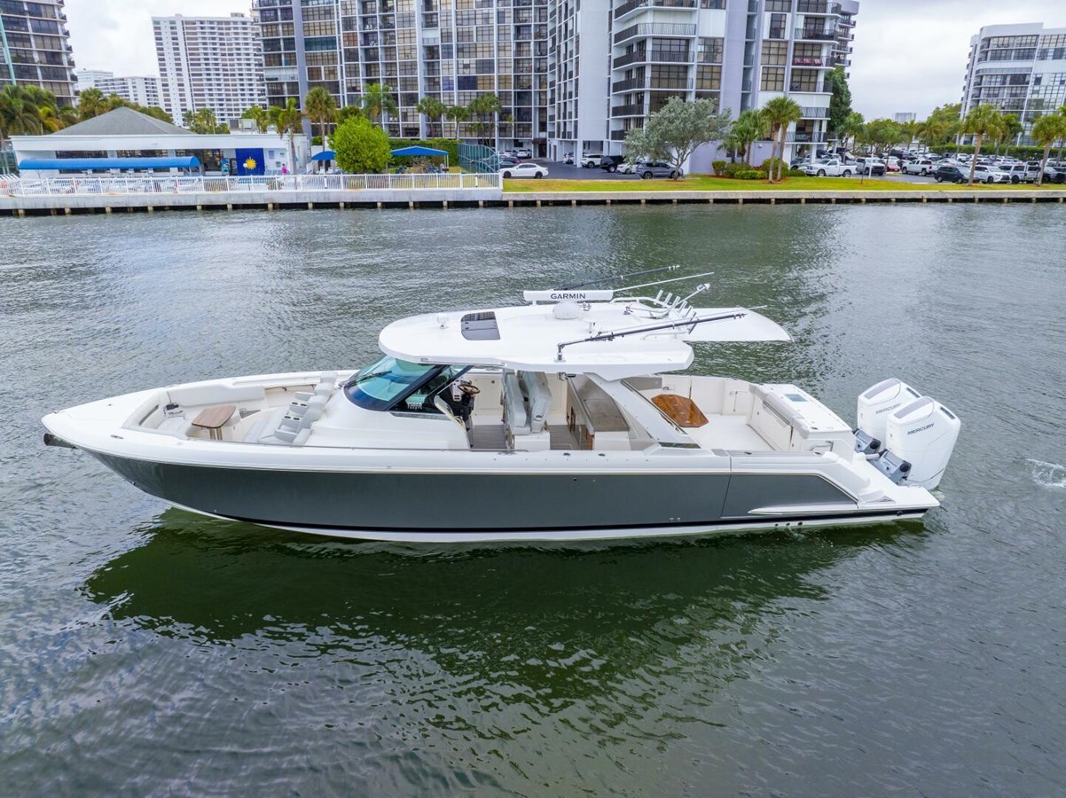2024-tiara-yachts-43-6-b0ab3f