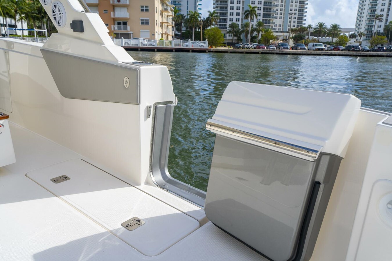 2024-tiara-yachts-43-6-b0ab3f