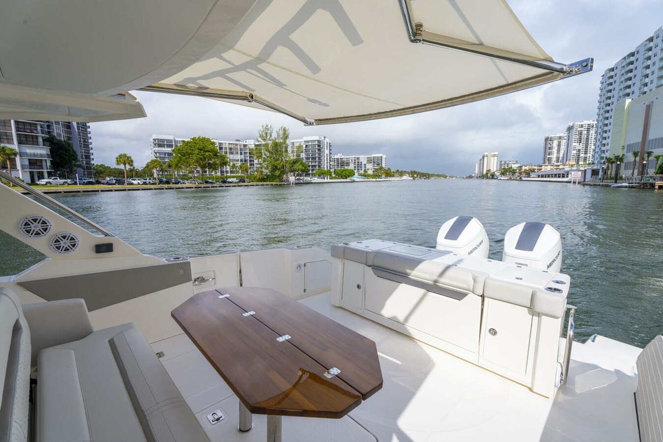 2024-tiara-yachts-43-6-b0ab3f