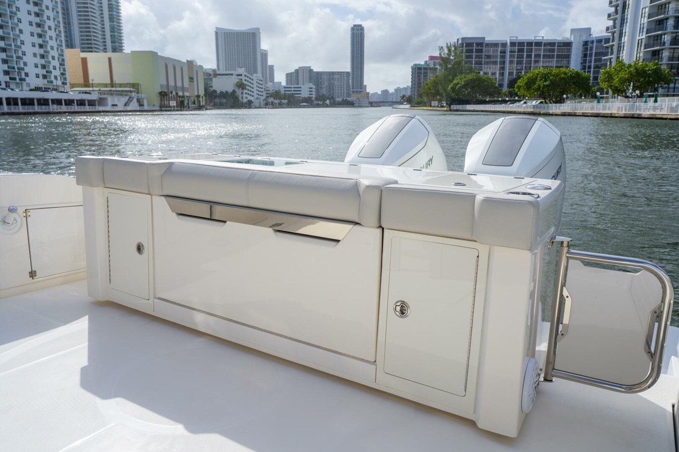 2024-tiara-yachts-43-6-b0ab3f