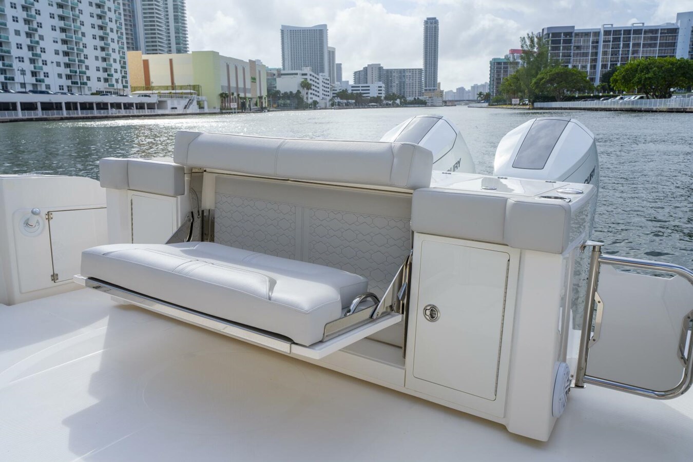 2024-tiara-yachts-43-6-b0ab3f