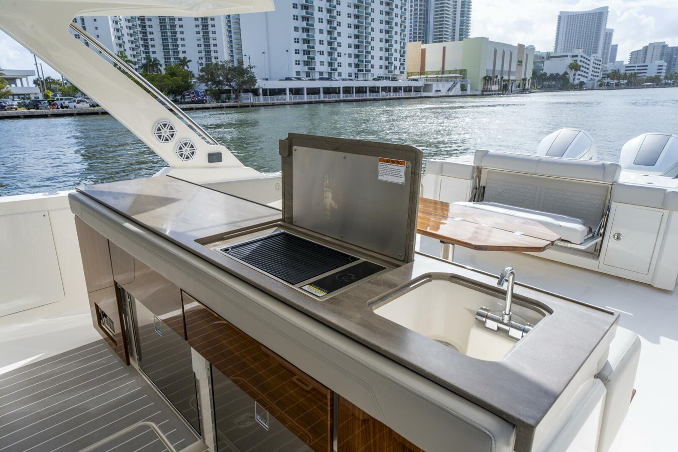 2024-tiara-yachts-43-6-b0ab3f