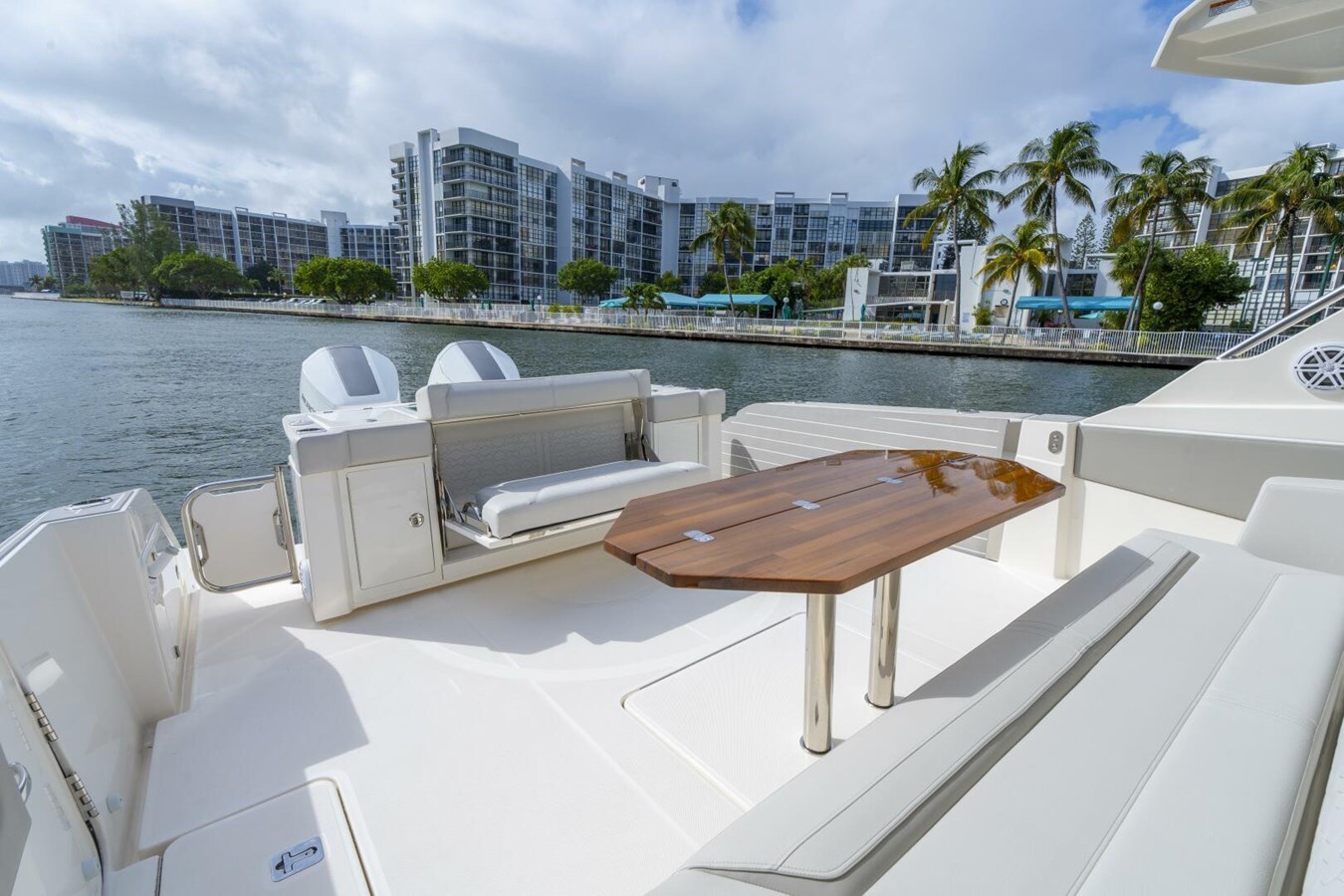 2024-tiara-yachts-43-6-b0ab3f