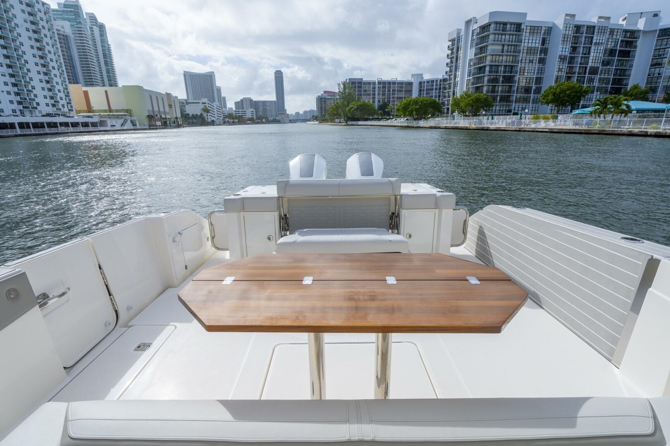 2024-tiara-yachts-43-6-b0ab3f