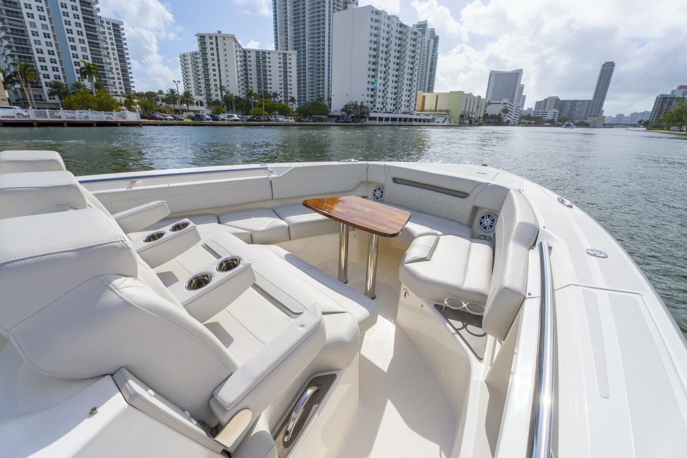 2024-tiara-yachts-43-6-b0ab3f