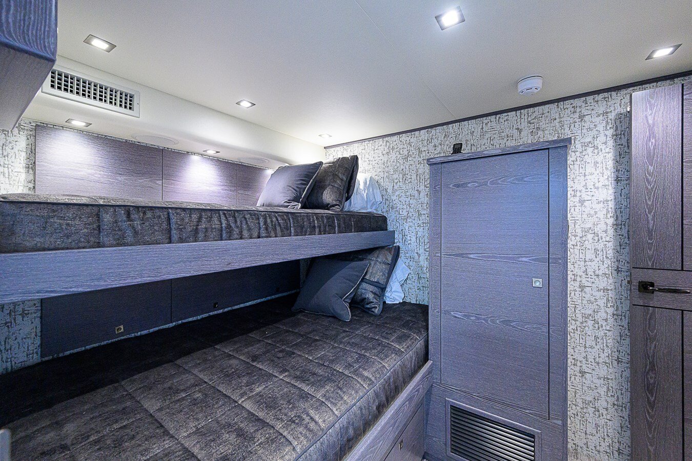 2024-viking-72-1-4b5a26