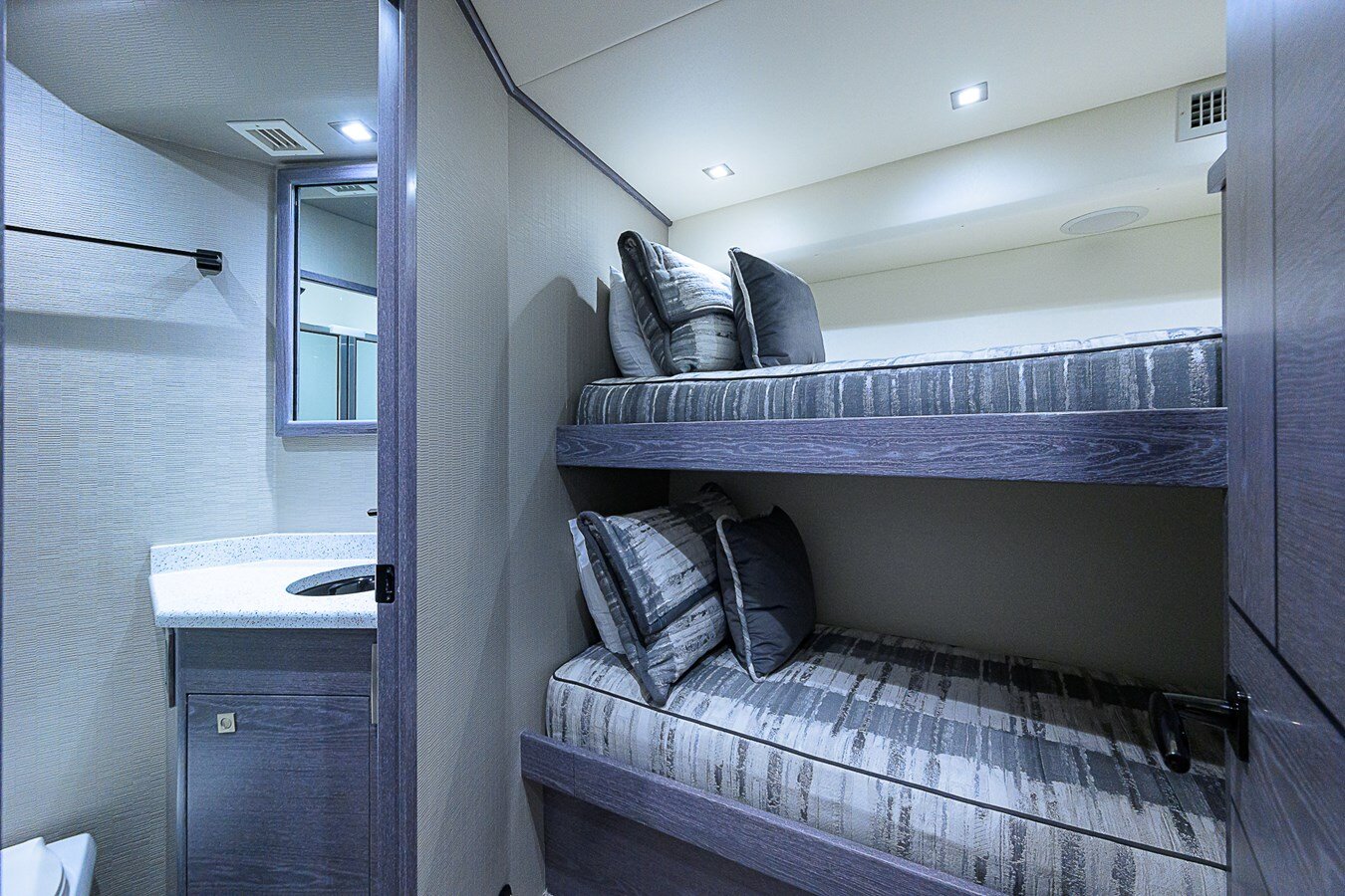 2024-viking-72-1-4b5a26