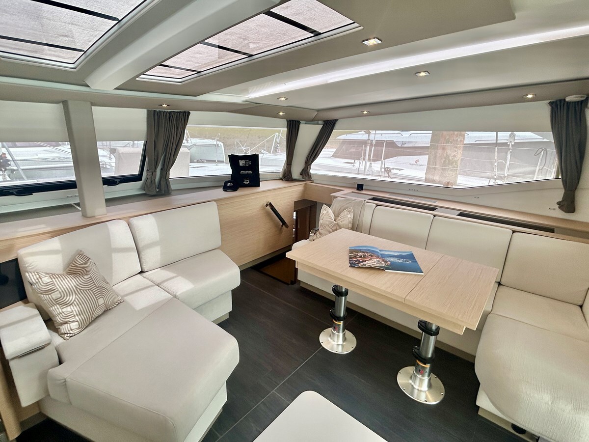 2025-fountaine-pajot-51-ea17f1