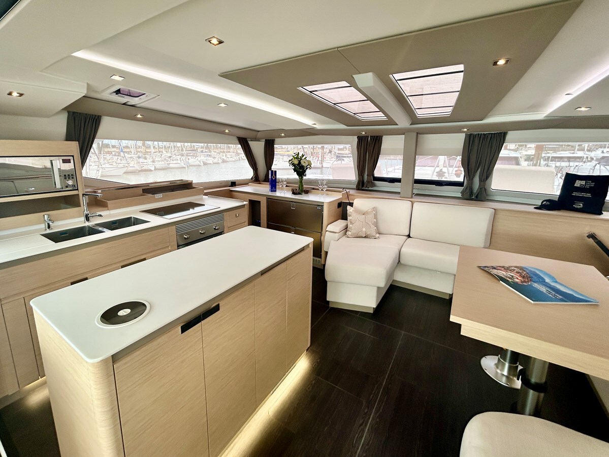 2025-fountaine-pajot-51-ea17f1