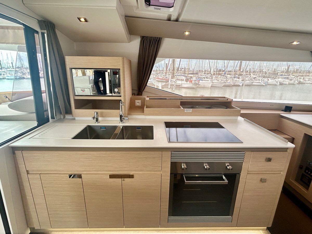 2025-fountaine-pajot-51-ea17f1