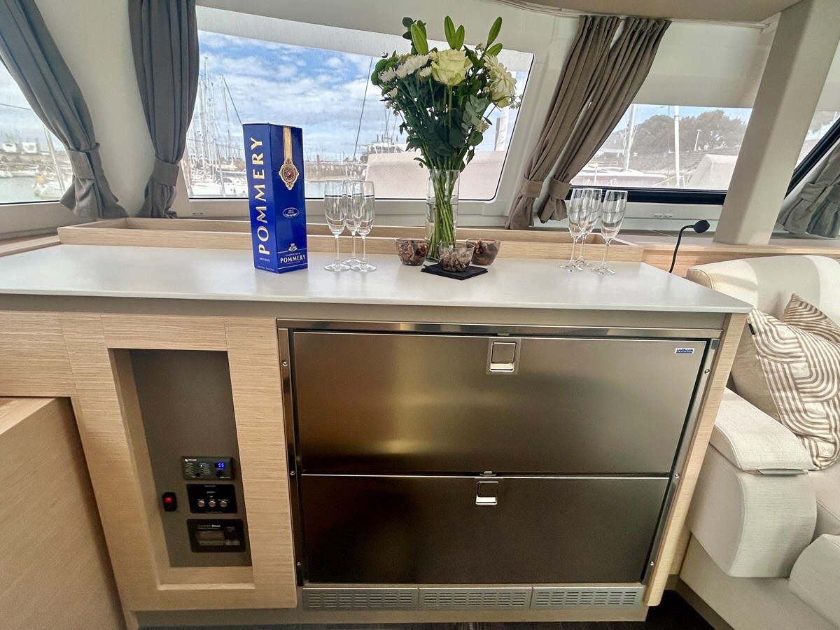 2025-fountaine-pajot-51-ea17f1