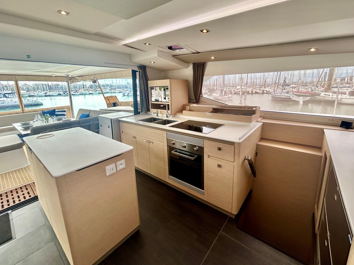 2025-fountaine-pajot-51-ea17f1