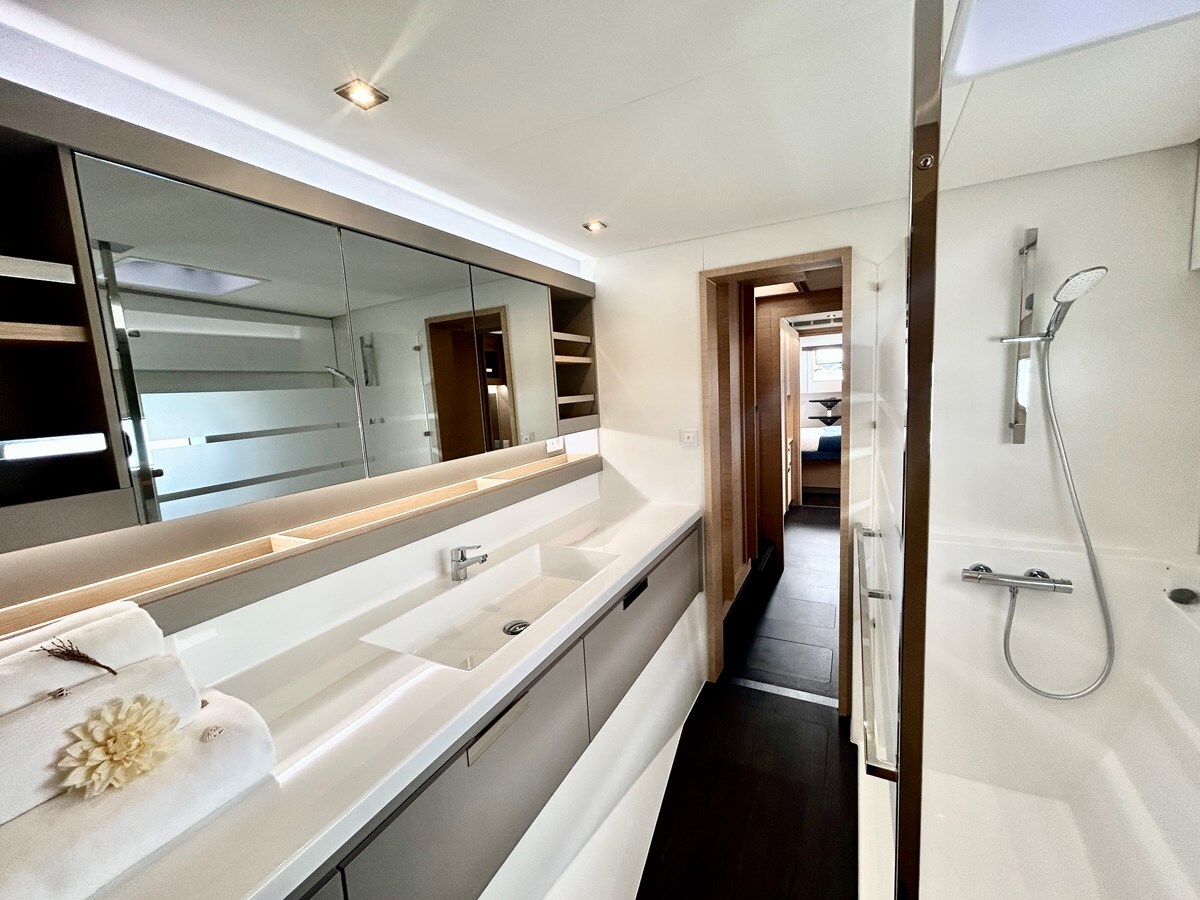 2025-fountaine-pajot-51-ea17f1