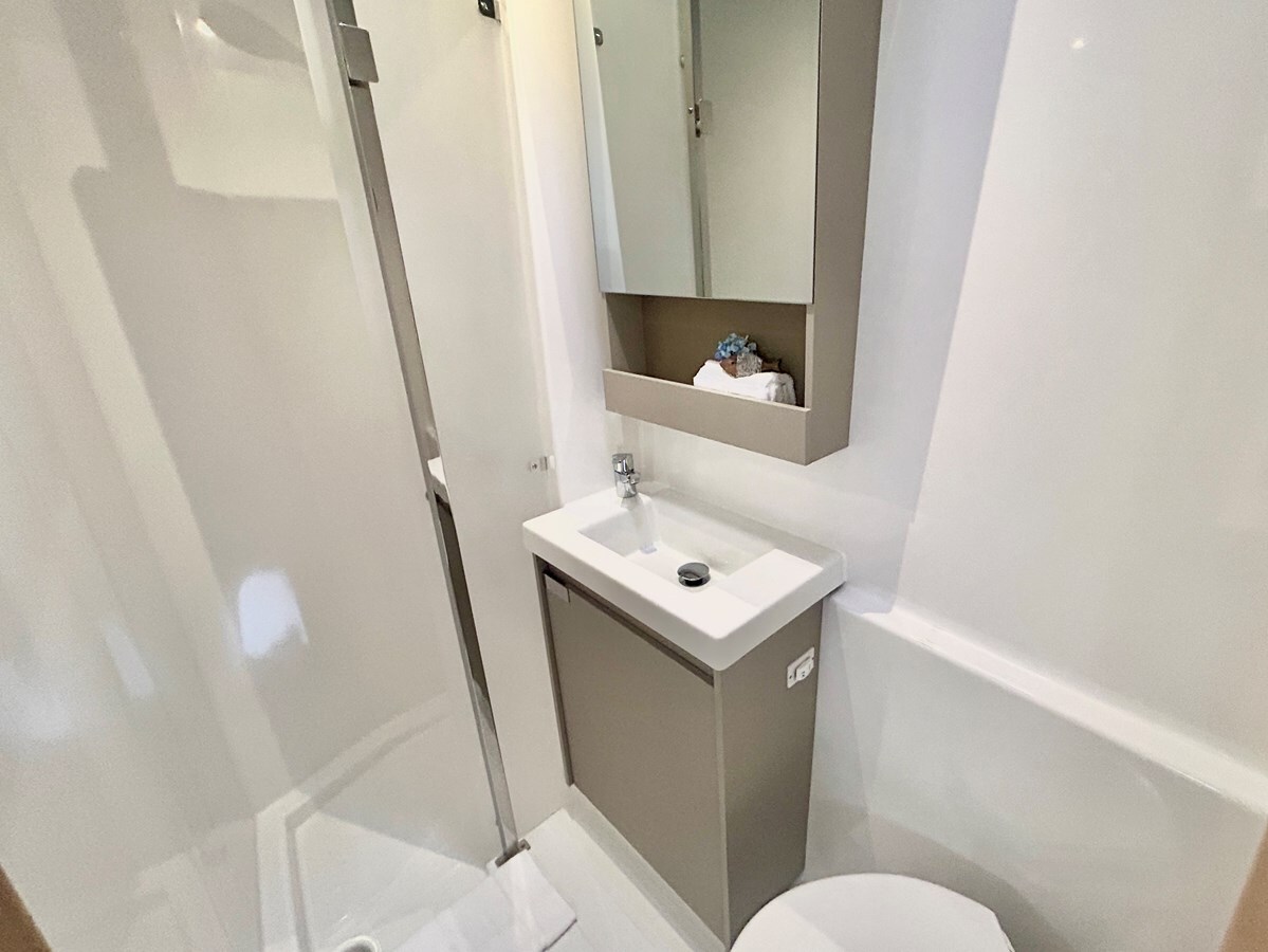 2025-fountaine-pajot-51-ea17f1