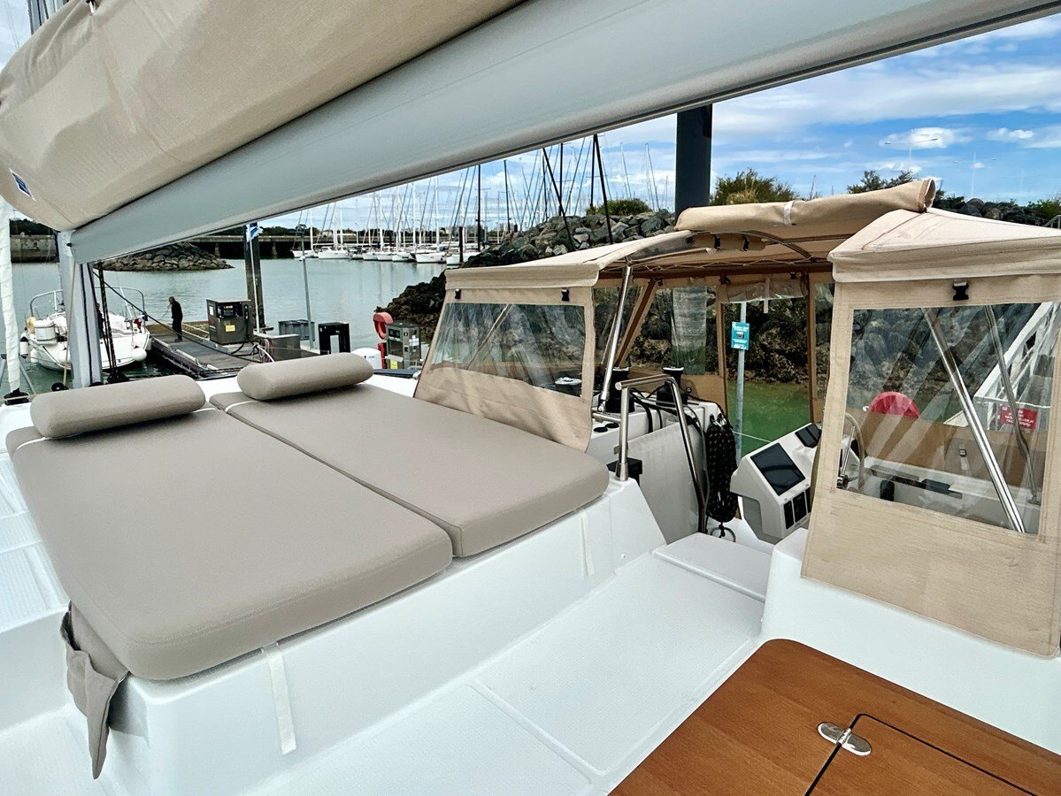 2025-fountaine-pajot-51-ea17f1