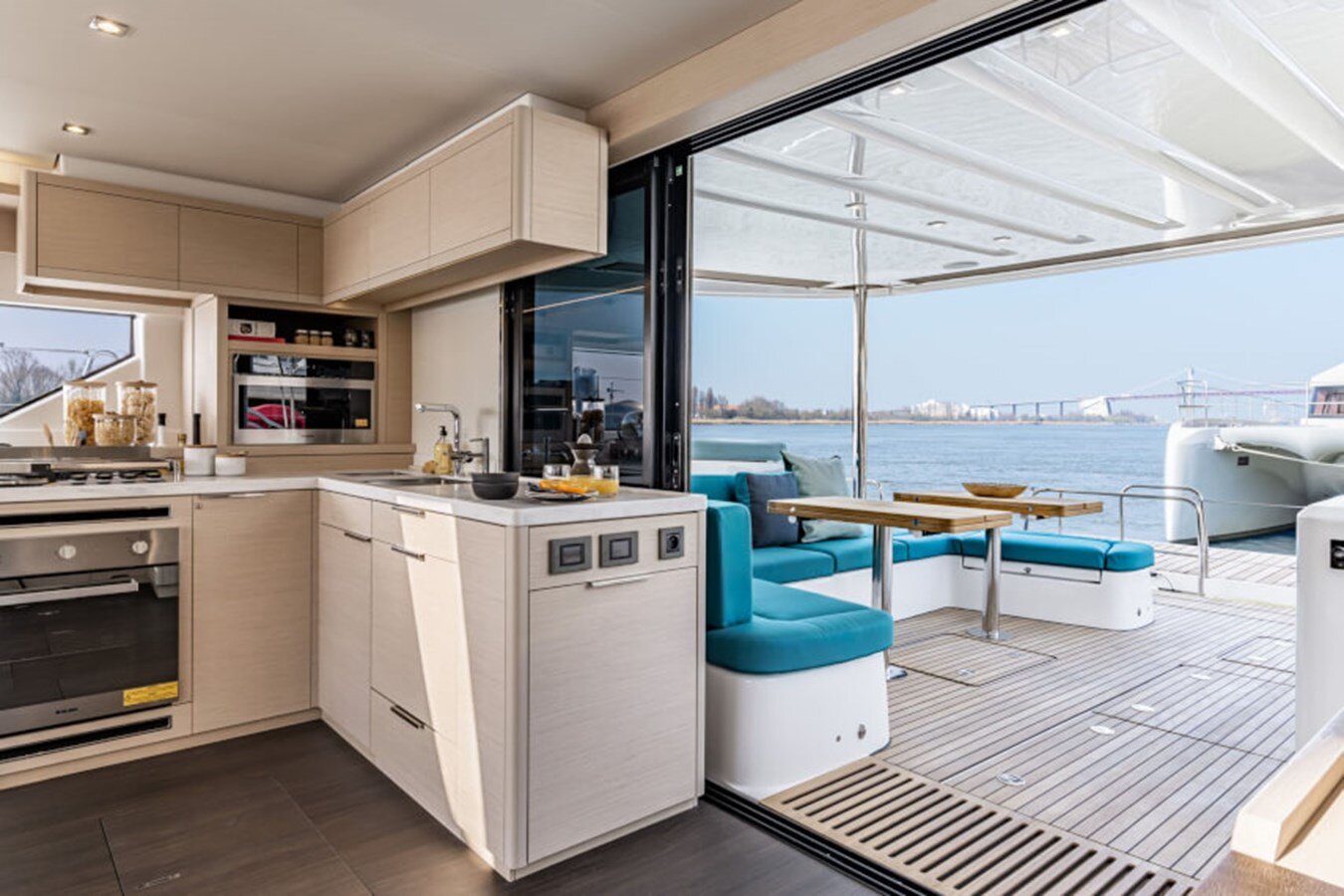 2025-lagoon-60-4-dbae28