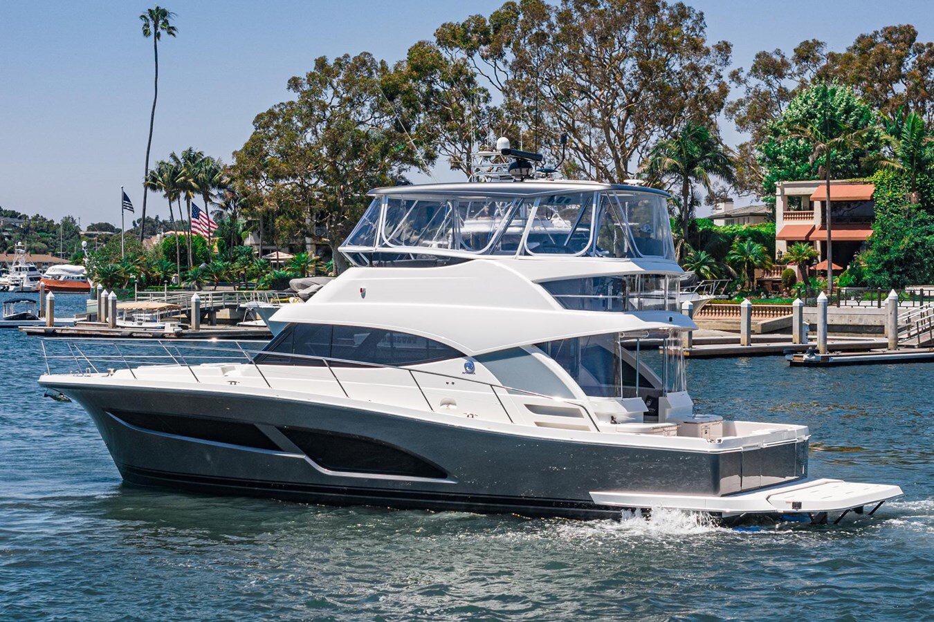 2025-riviera-0-d89e8e