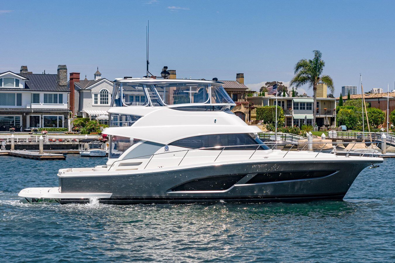 2025-riviera-0-d89e8e