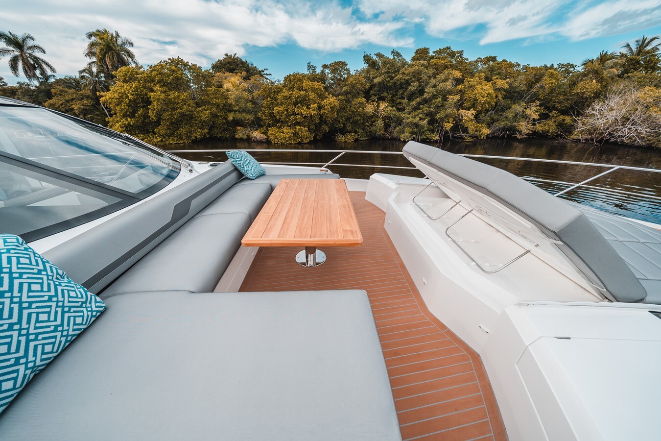 2025-sunseeker-75-8-f7ea96