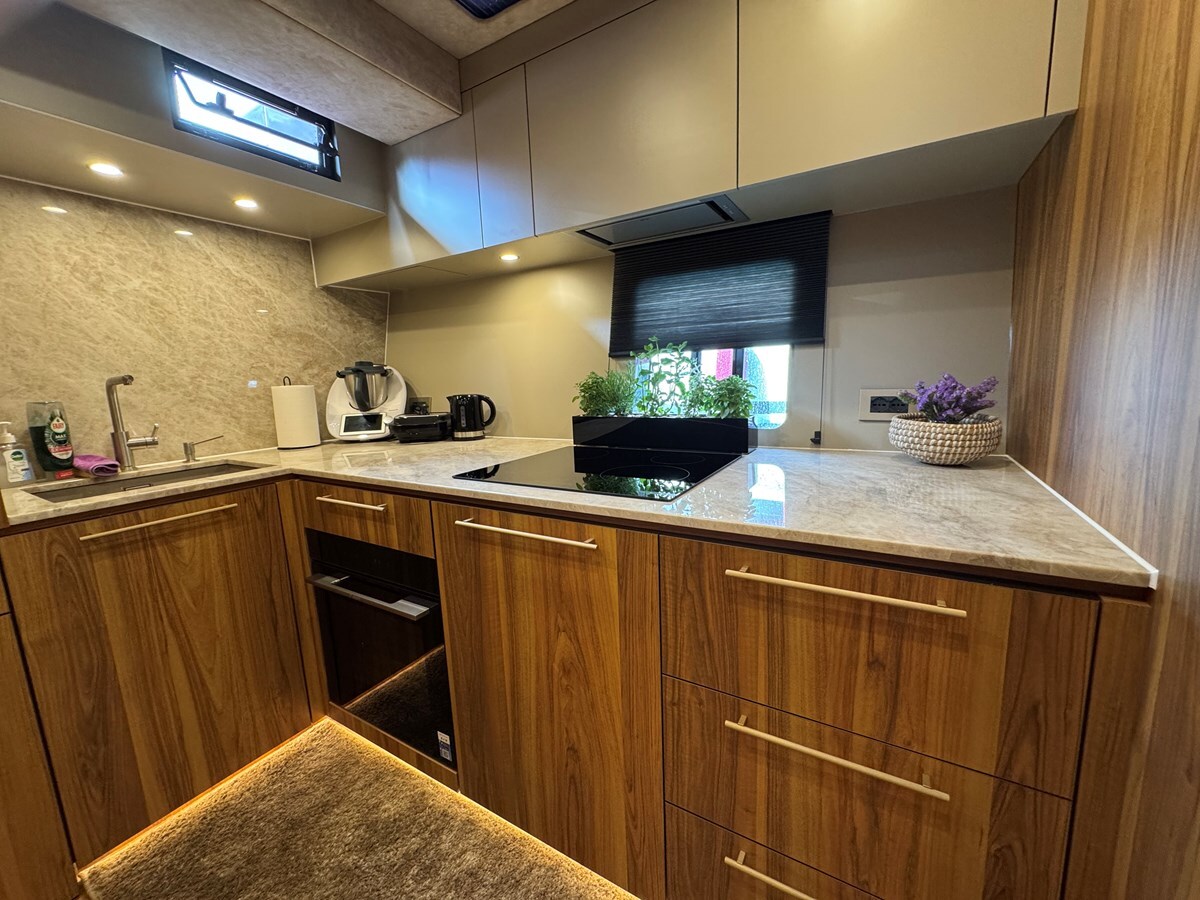 2026-moon-yachts-63-5-008b94